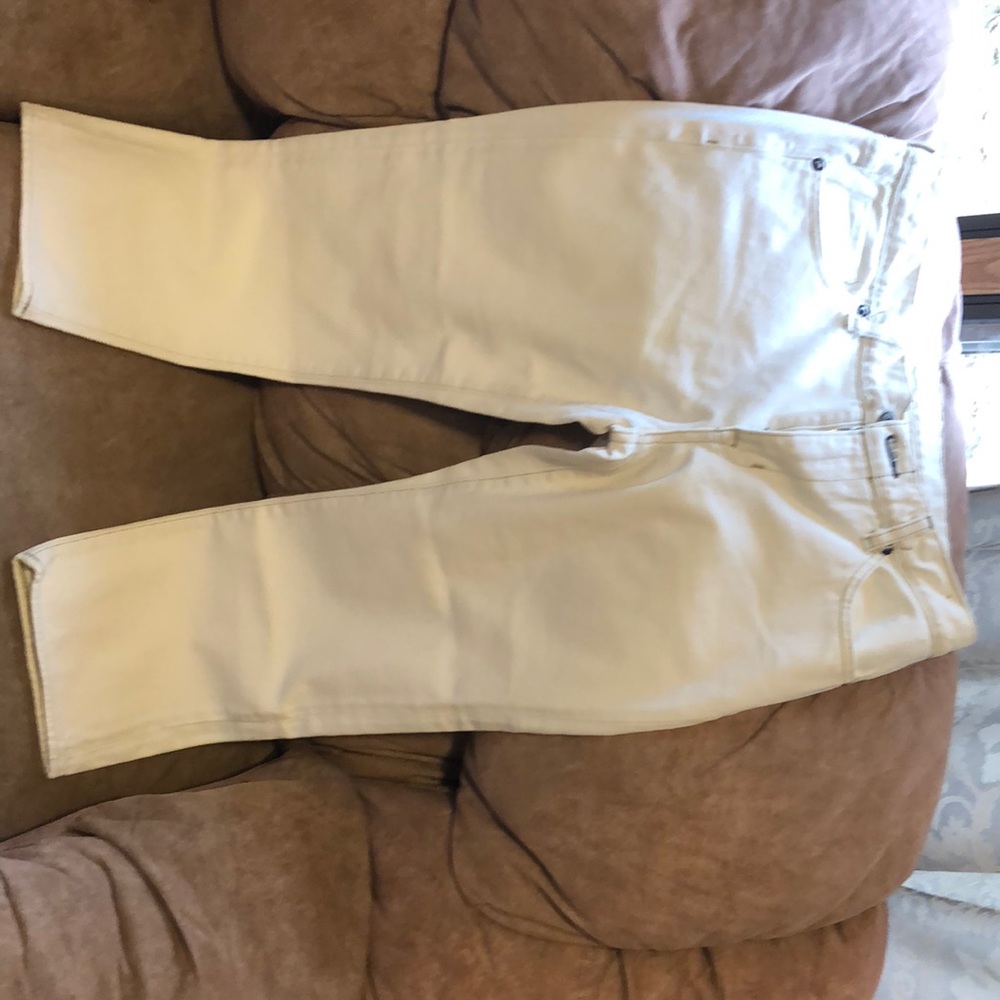 P.J. CO. White 3/4 pants